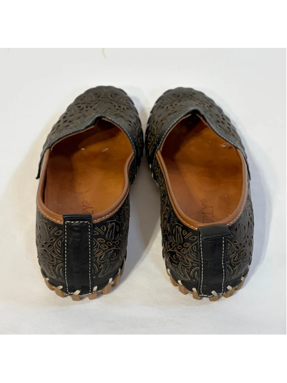 Everly Black Floral Laser Cutout Flats Women’s EU 38 Leather Removable Liner